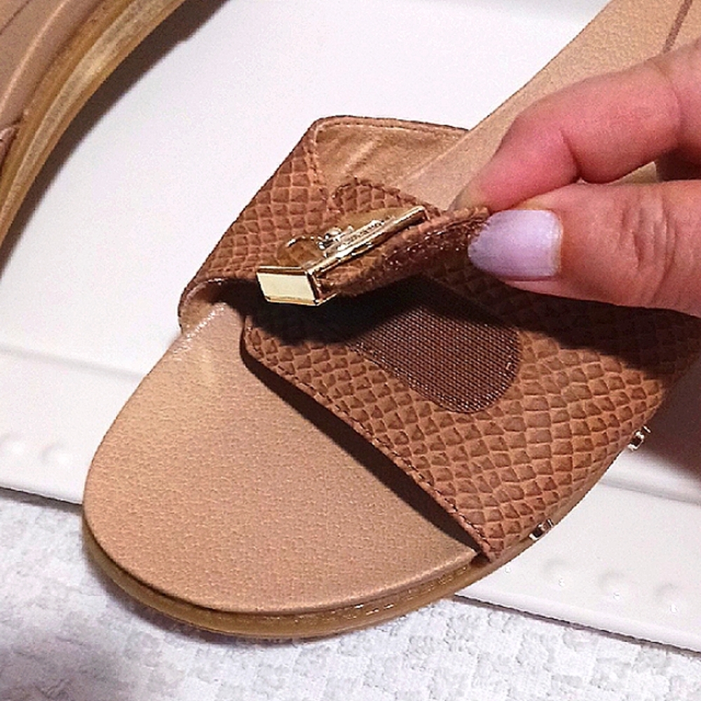 Classic! Dr. Scholl's Tan Slide Sandals with Silver Accents 10 βοΈ - Picture 12 of 13